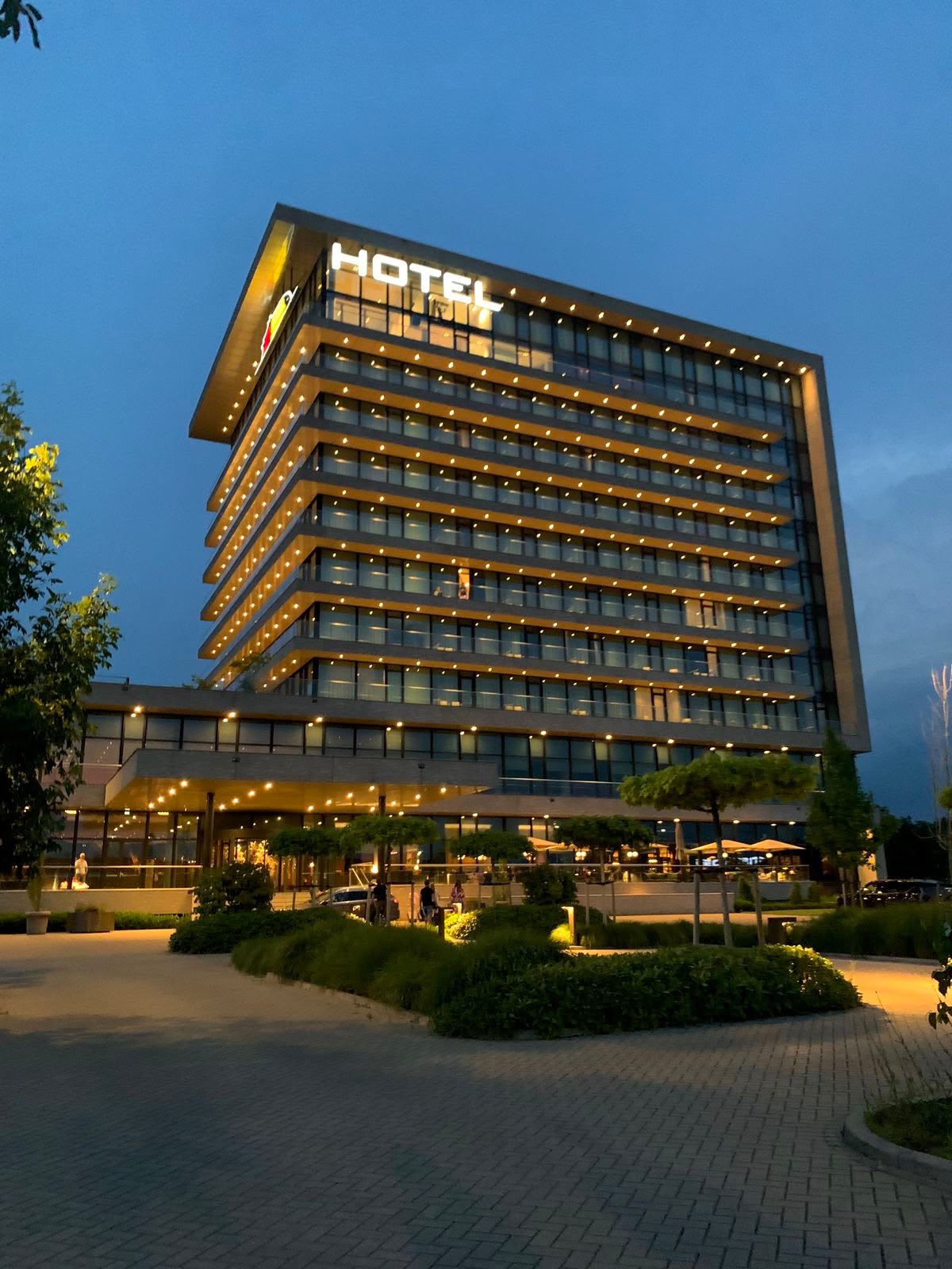 Hotels & Resorts — Photo 1